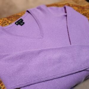 Bloomingdale's 100% Cashmere Lavender V-Neck Womens Sweater S
